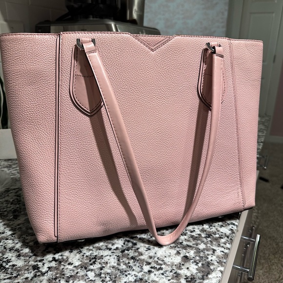 Michael Kors Leather Baby Pink Tote Bag. - Picture 5 of 10